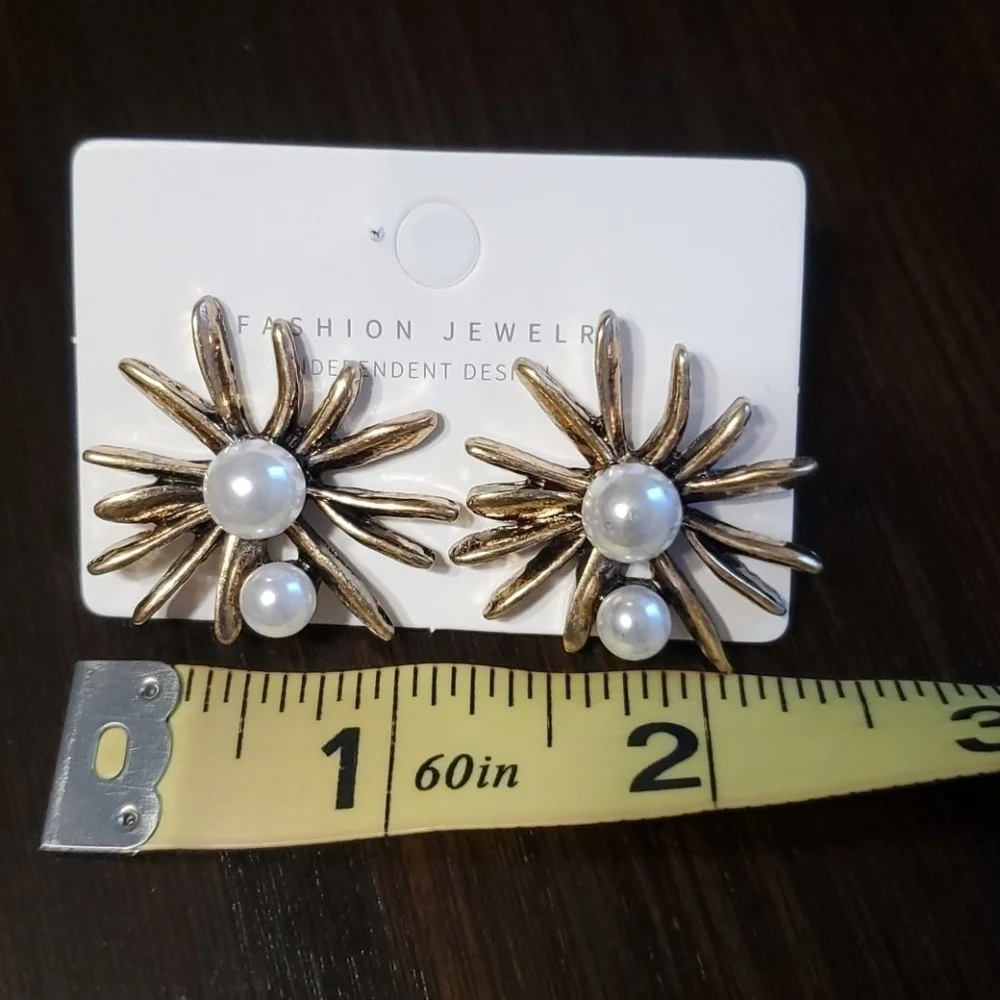 Unique Daisy gypsy  Stud pearl Earrings jewelry